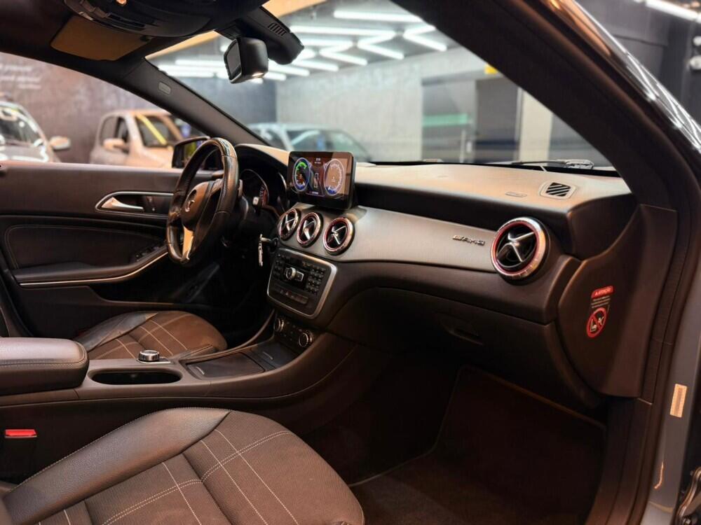Mercedes Benz CLA 200