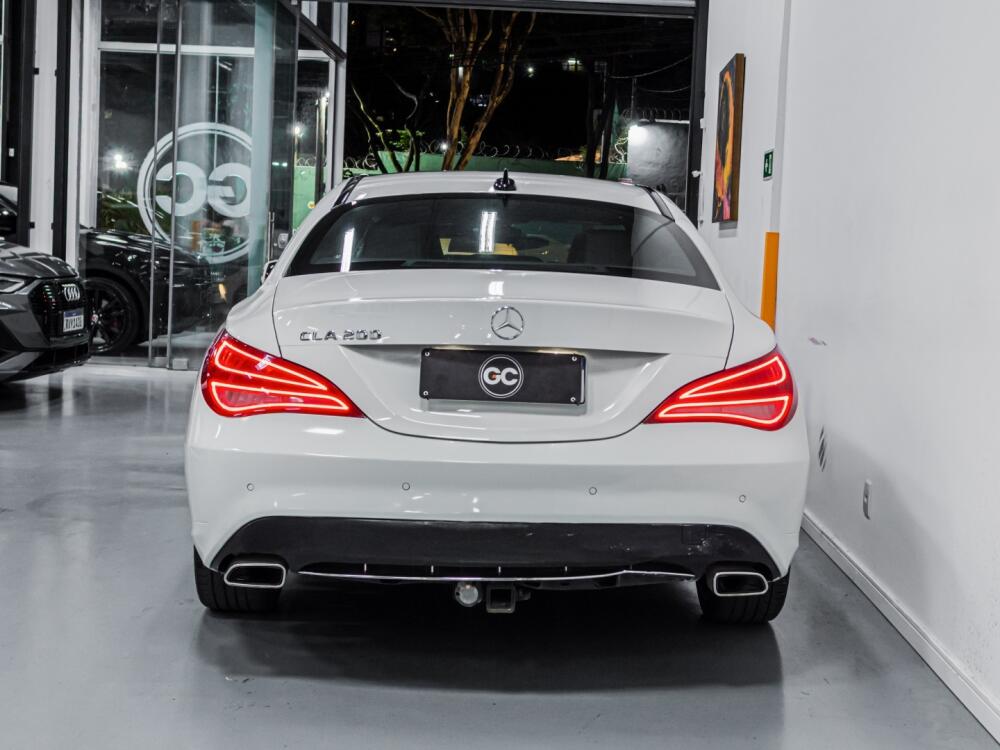 Mercedes Benz CLA 200