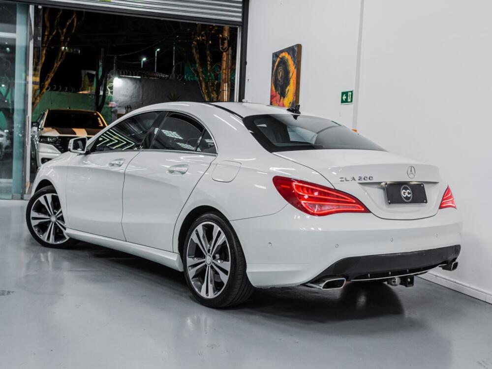 Mercedes Benz CLA 200