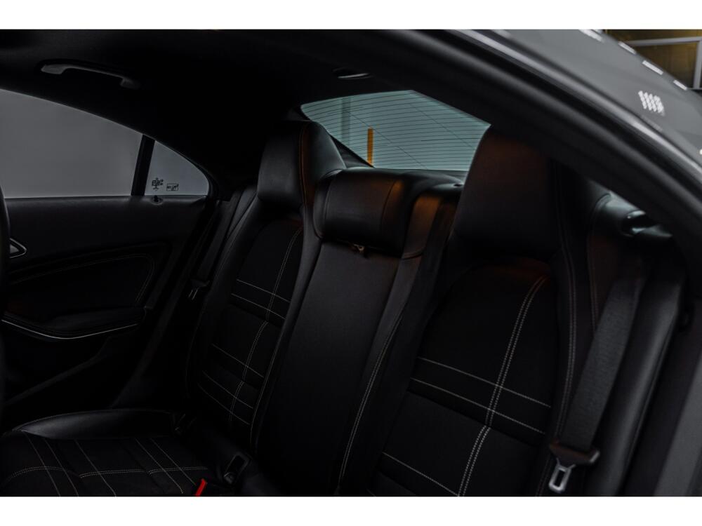 Mercedes Benz CLA 200