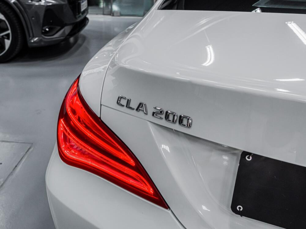 Mercedes Benz CLA 200