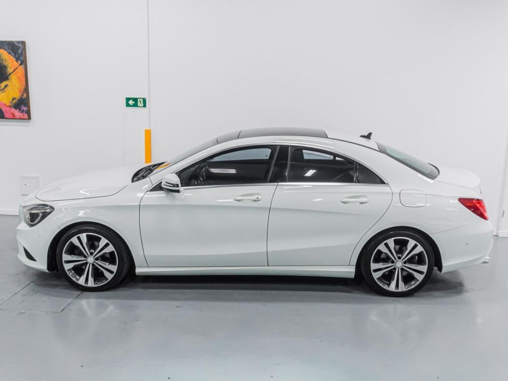 Mercedes Benz CLA 200