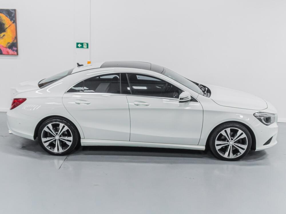 Mercedes Benz CLA 200