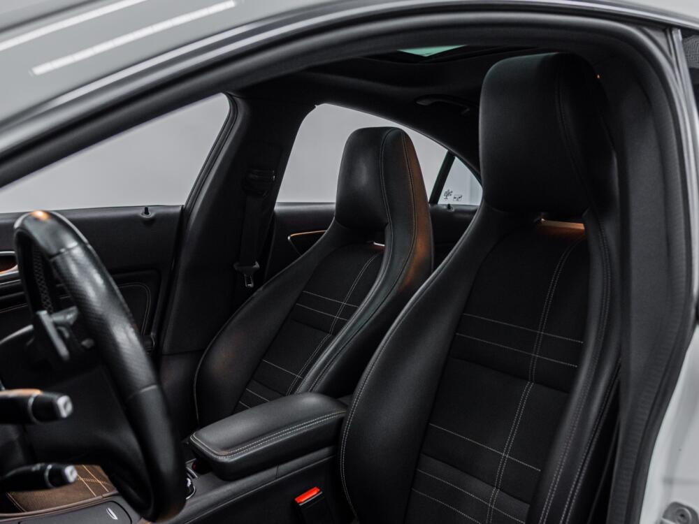 Mercedes Benz CLA 200