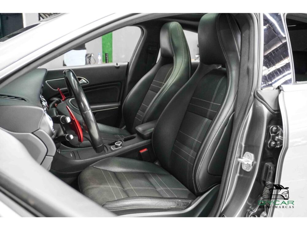 Mercedes Benz CLA 200