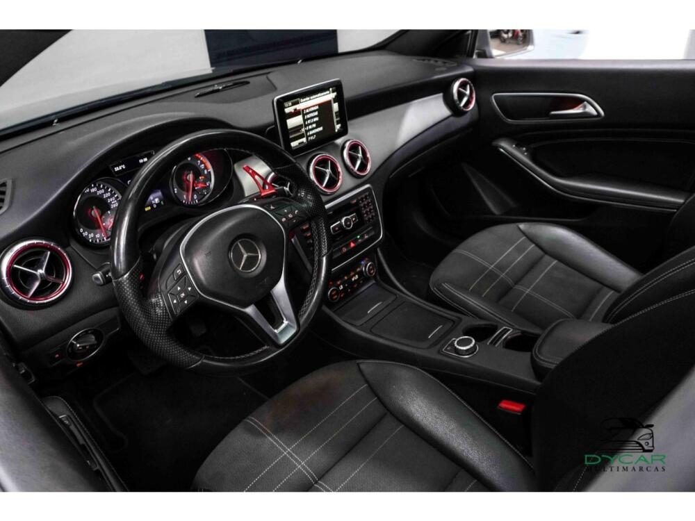 Mercedes Benz CLA 200