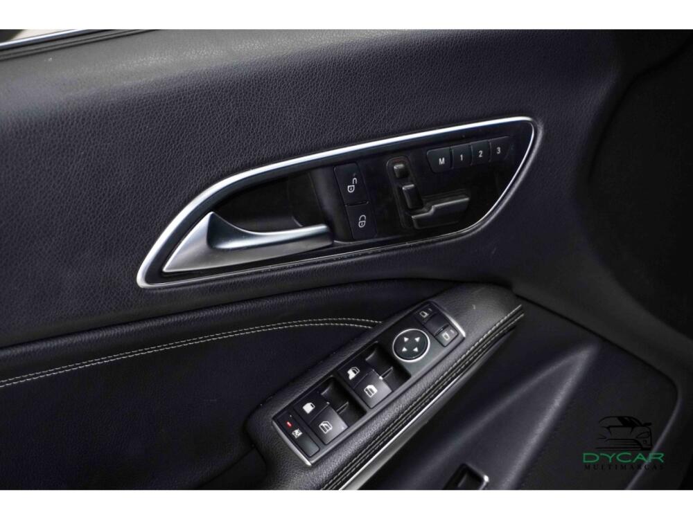 Mercedes Benz CLA 200