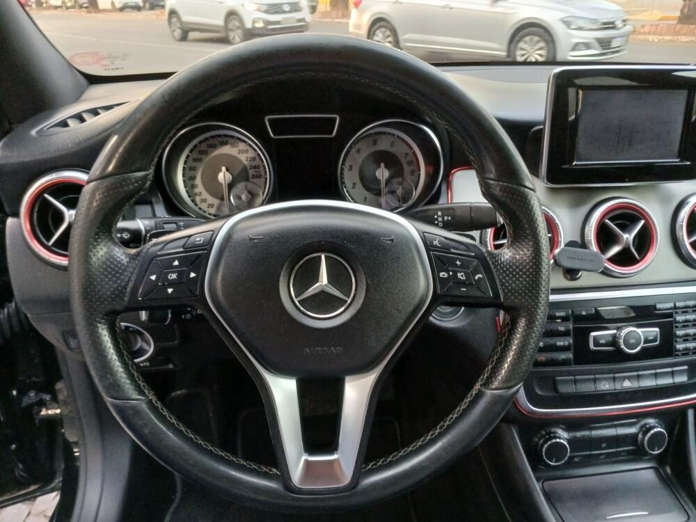 Mercedes Benz CLA 200
