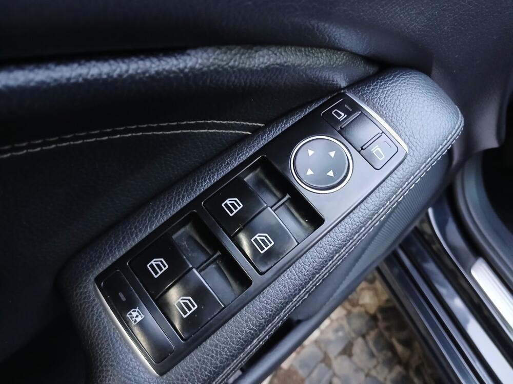 Mercedes Benz CLA 200