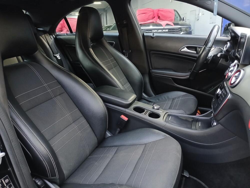 Mercedes Benz CLA 200