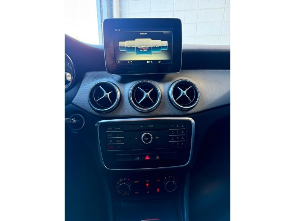 Mercedes Benz CLA 200