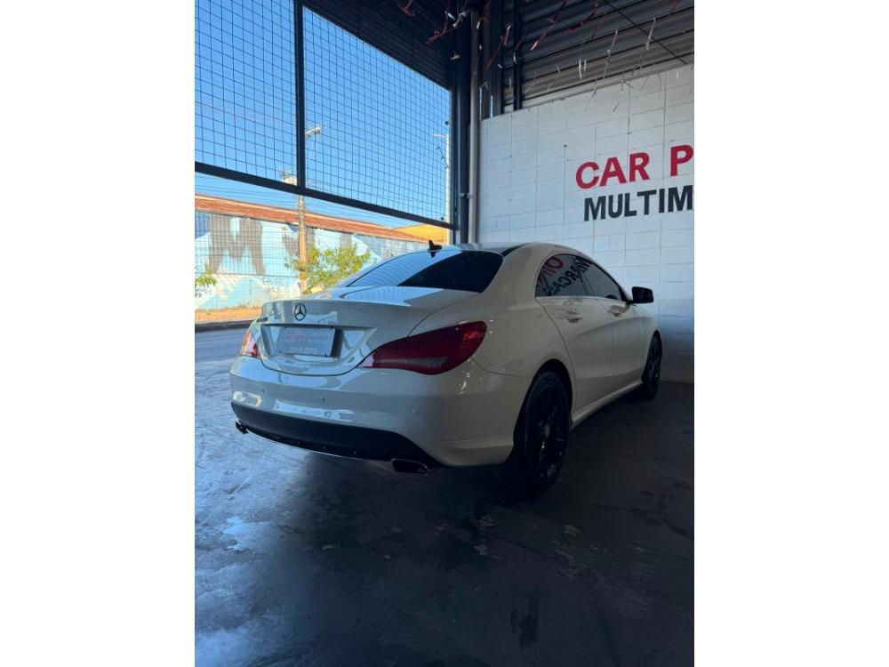 Mercedes Benz CLA 200
