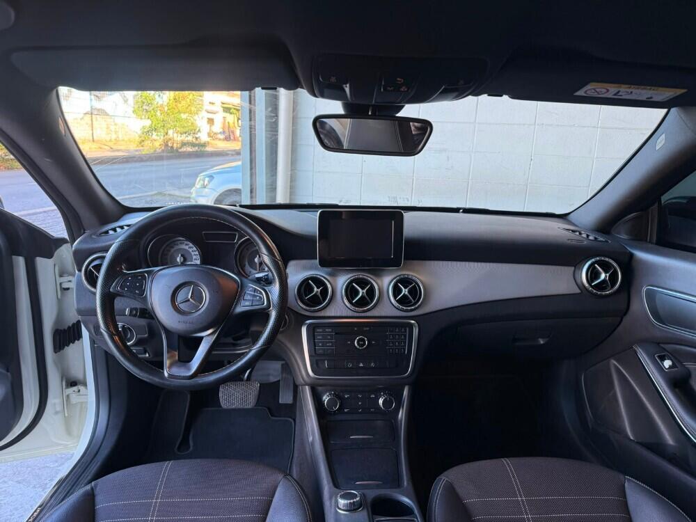 Mercedes Benz CLA 200