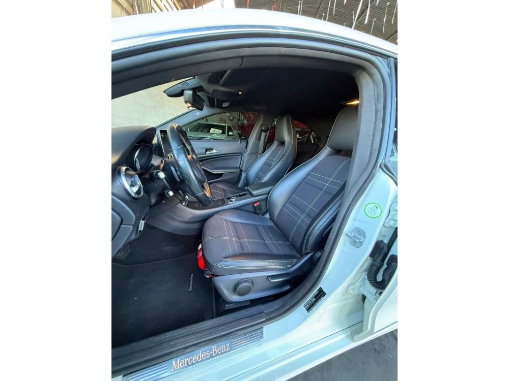 Mercedes Benz CLA 200