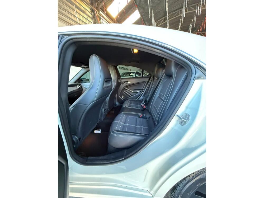 Mercedes Benz CLA 200