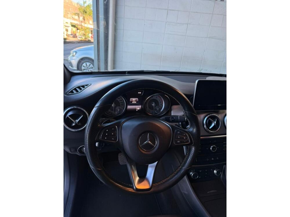 Mercedes Benz CLA 200