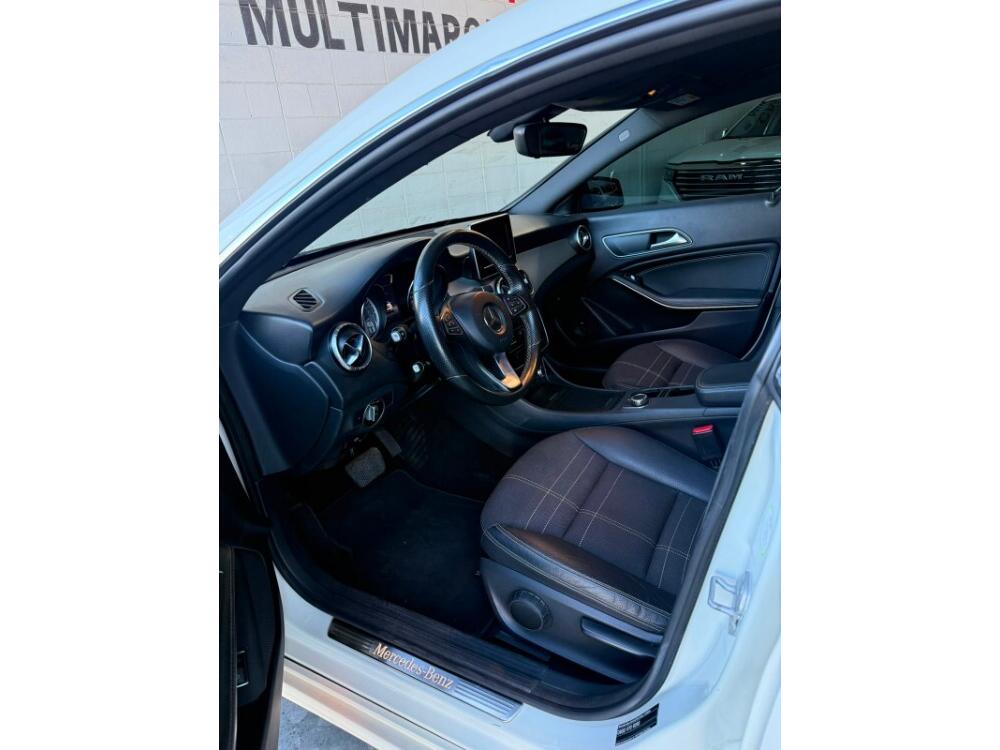 Mercedes Benz CLA 200