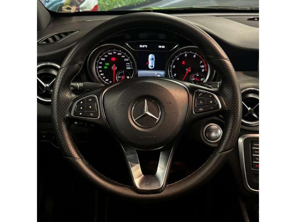 Mercedes Benz CLA 200