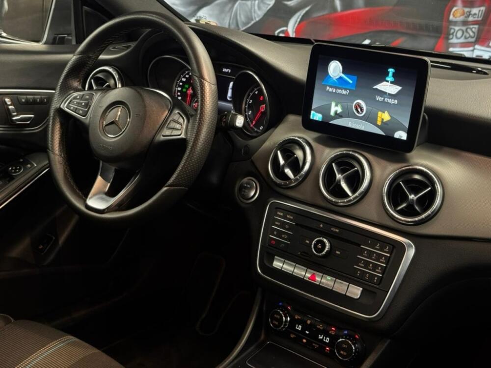 Mercedes Benz CLA 200