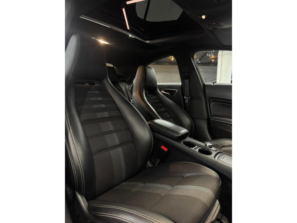 Mercedes Benz CLA 200