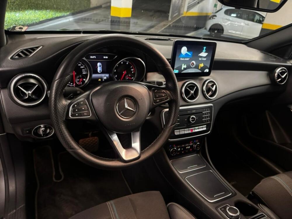 Mercedes Benz CLA 200