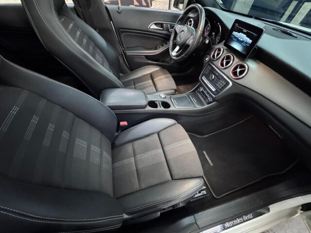 Mercedes Benz CLA 200
