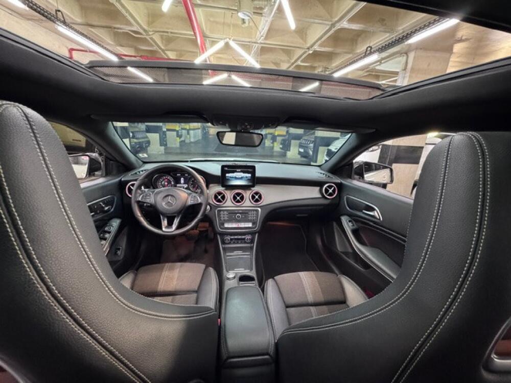 Mercedes Benz CLA 200