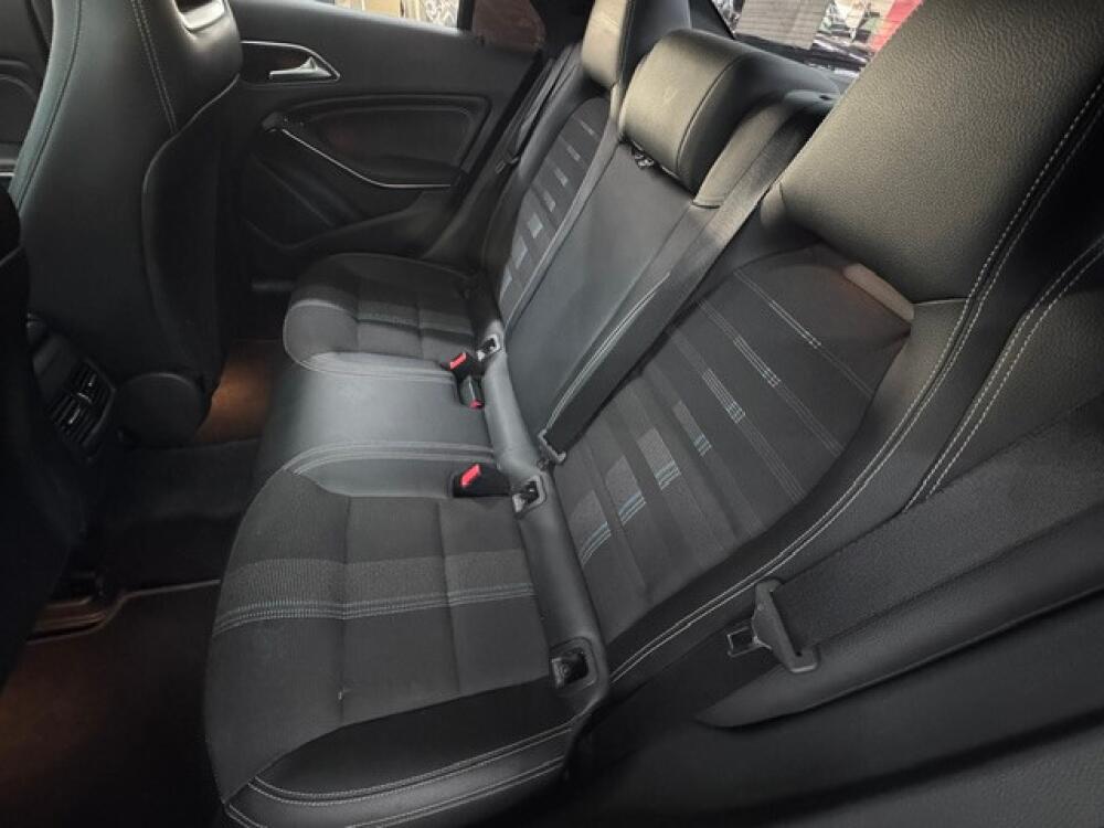 Mercedes Benz CLA 200