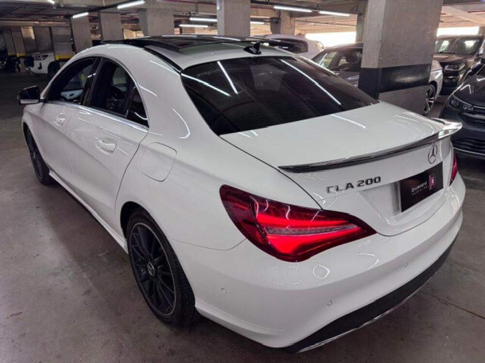 Mercedes Benz CLA 200