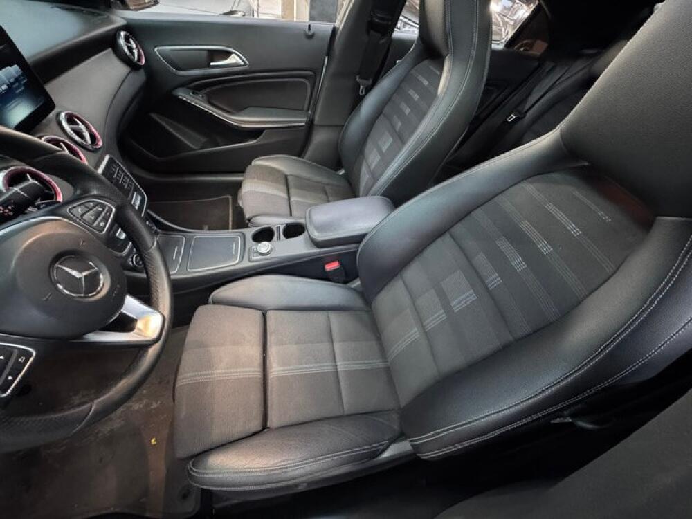 Mercedes Benz CLA 200