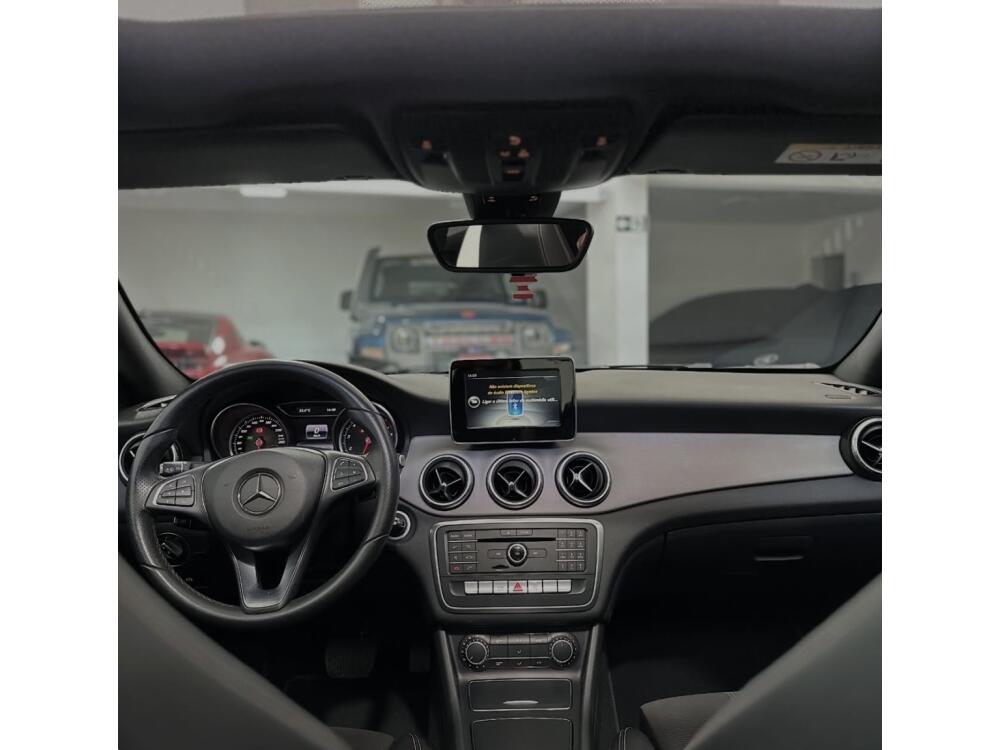 Mercedes Benz CLA 200