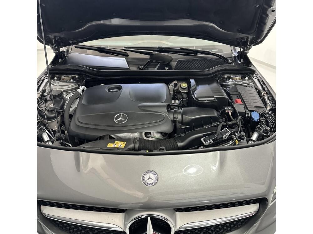 Mercedes Benz CLA 200
