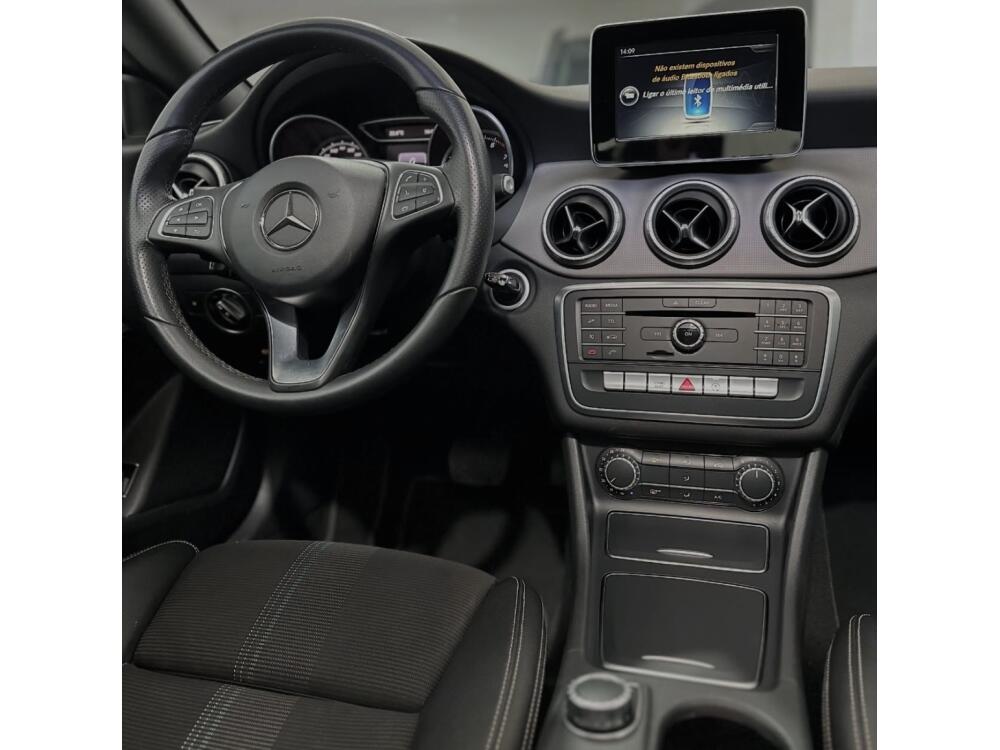 Mercedes Benz CLA 200