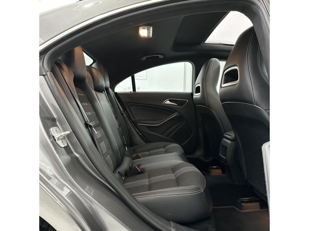 Mercedes Benz CLA 200