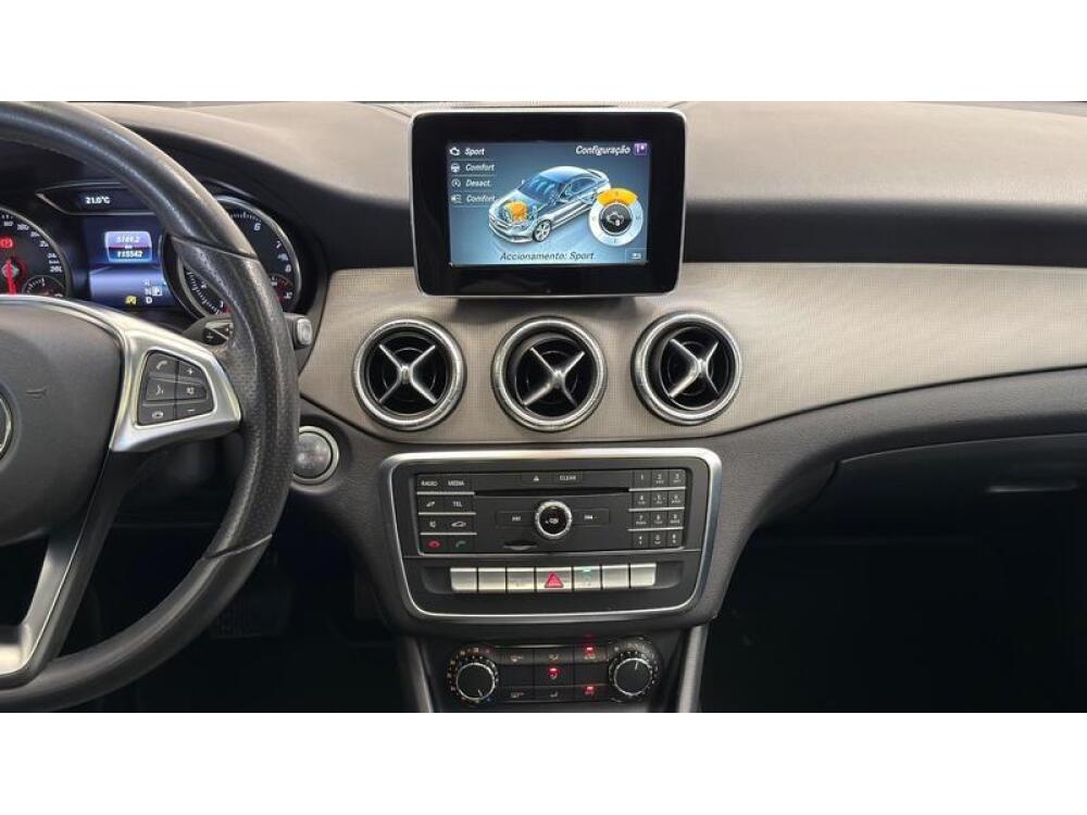 Mercedes Benz CLA 200