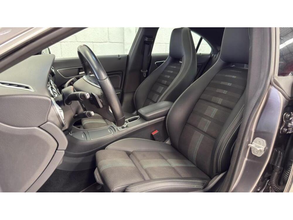 Mercedes Benz CLA 200