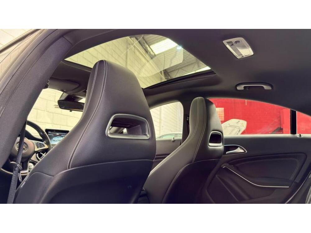 Mercedes Benz CLA 200