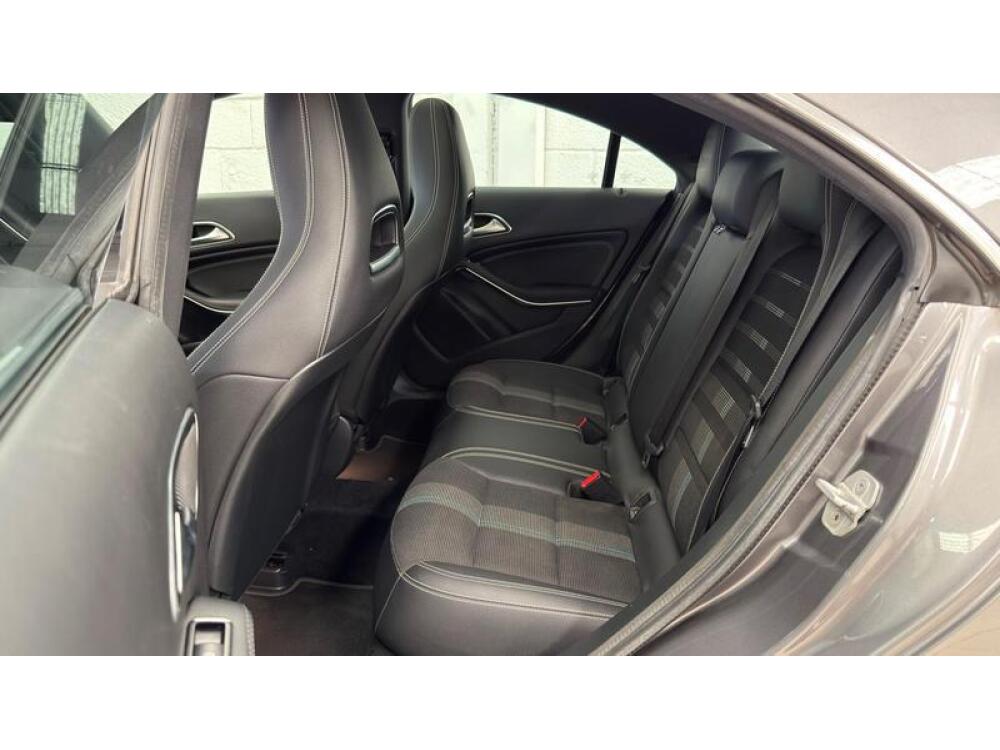 Mercedes Benz CLA 200
