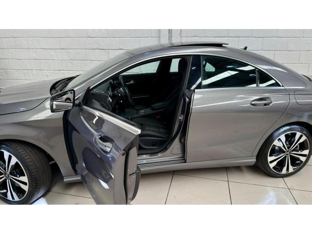Mercedes Benz CLA 200