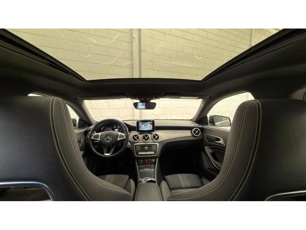 Mercedes Benz CLA 200