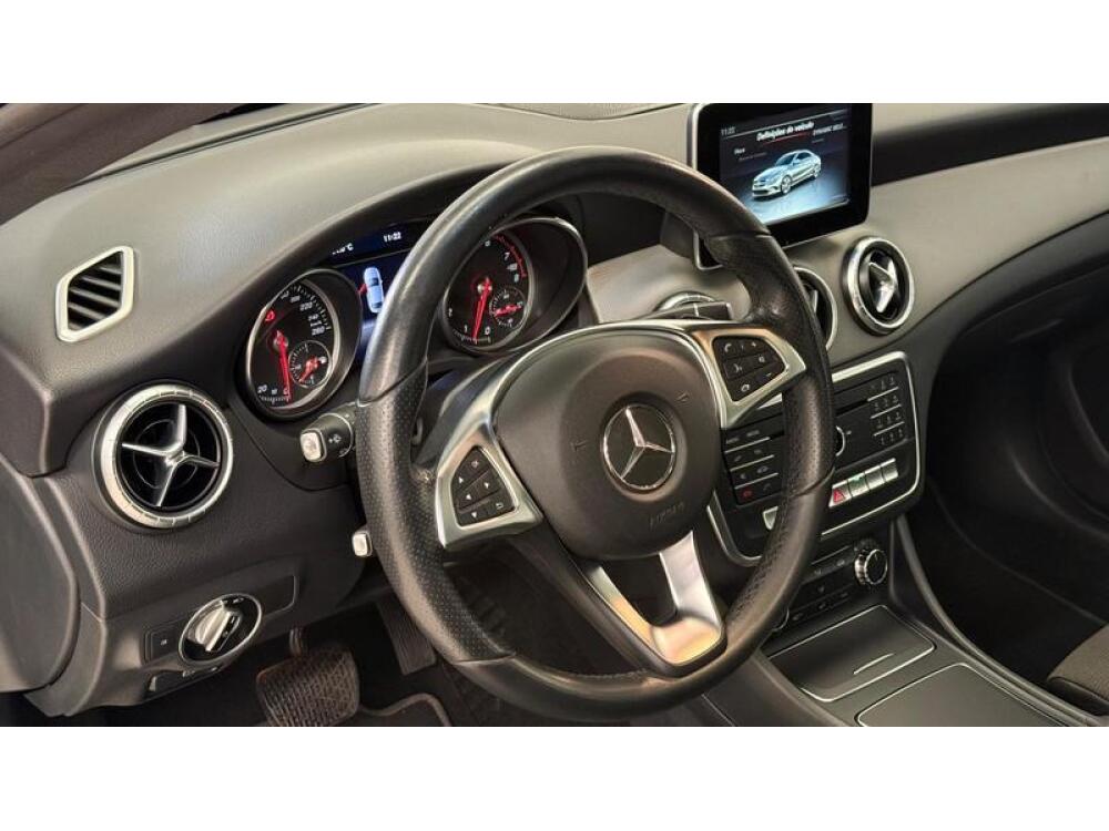 Mercedes Benz CLA 200