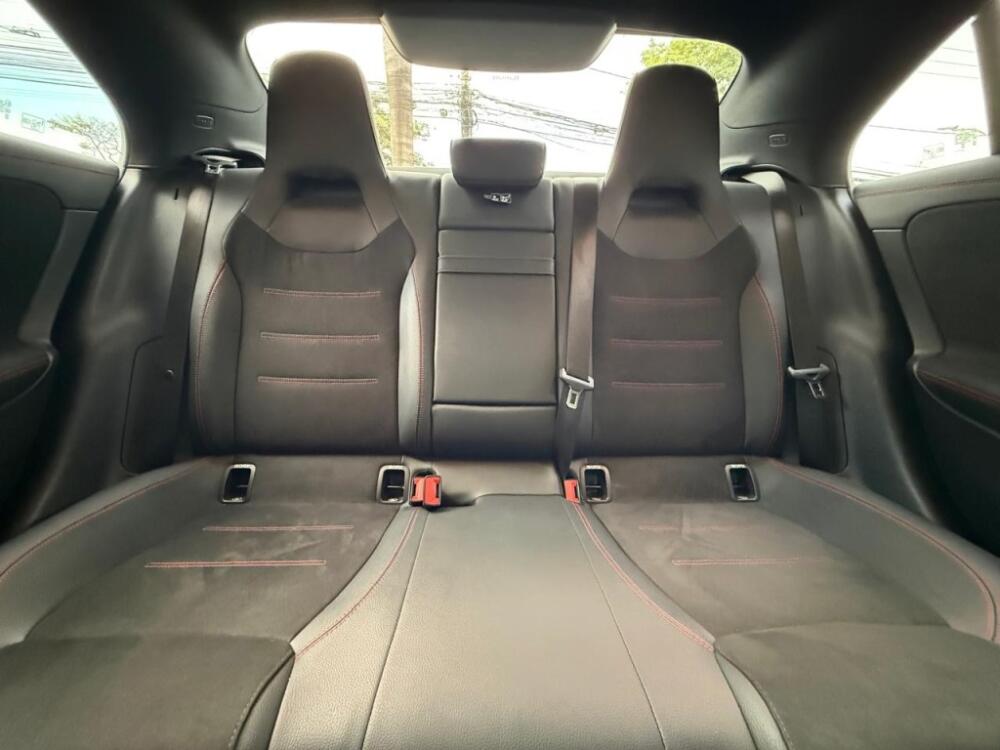 Mercedes Benz CLA 200