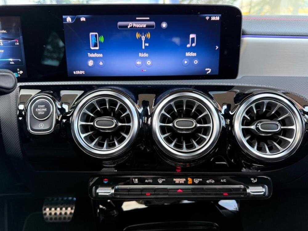 Mercedes Benz CLA 200