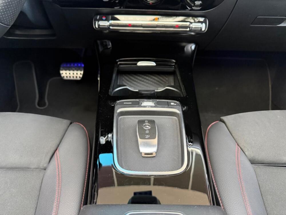 Mercedes Benz CLA 200