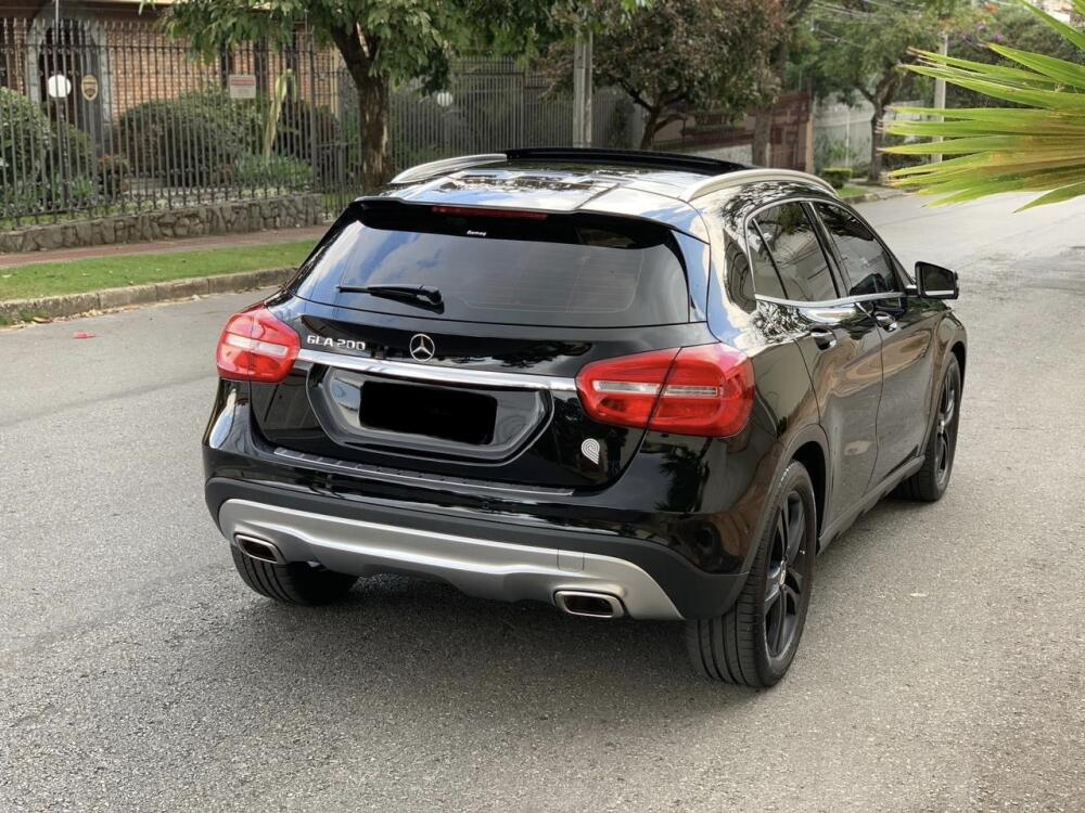 Mercedes Benz GLA 200