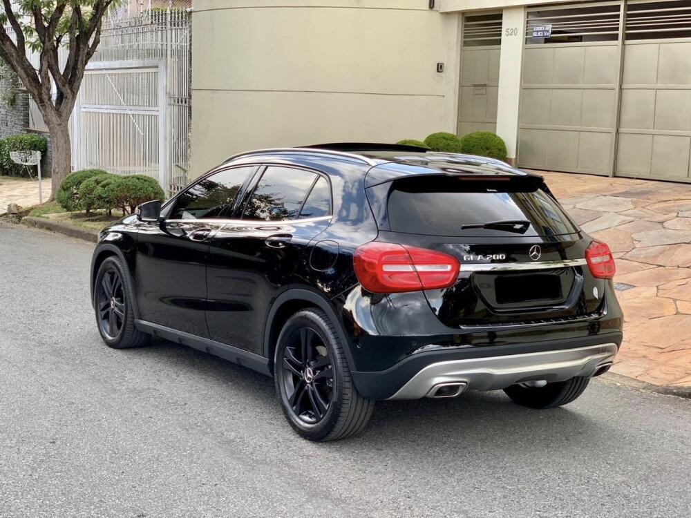 Mercedes Benz GLA 200