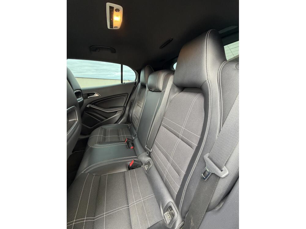 Mercedes Benz GLA 200