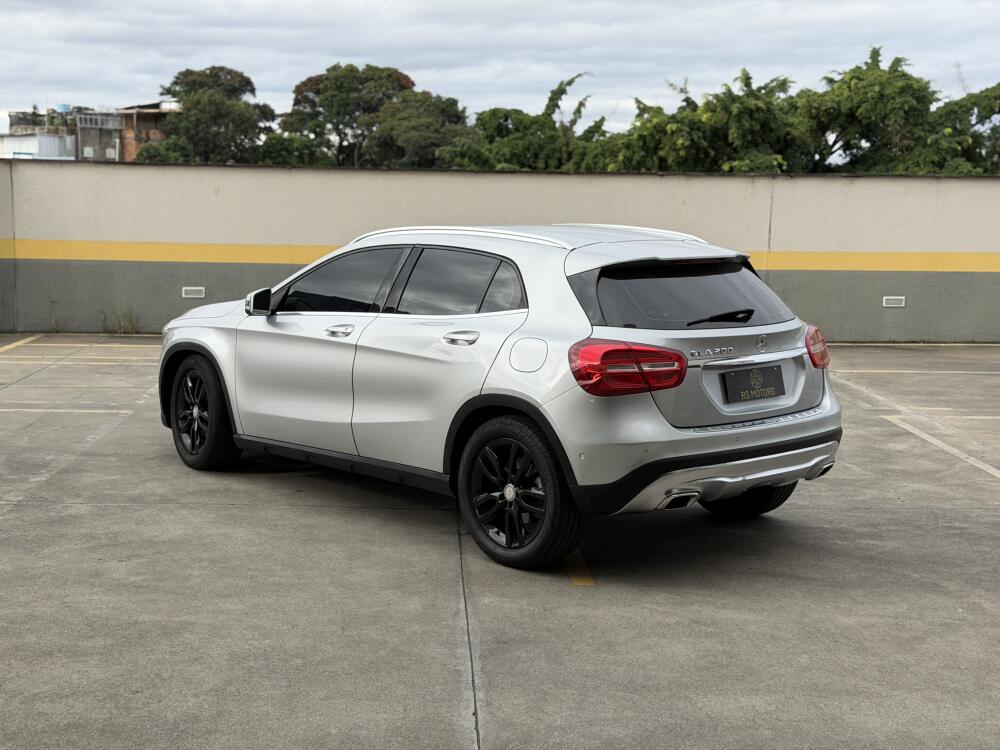 Mercedes Benz GLA 200