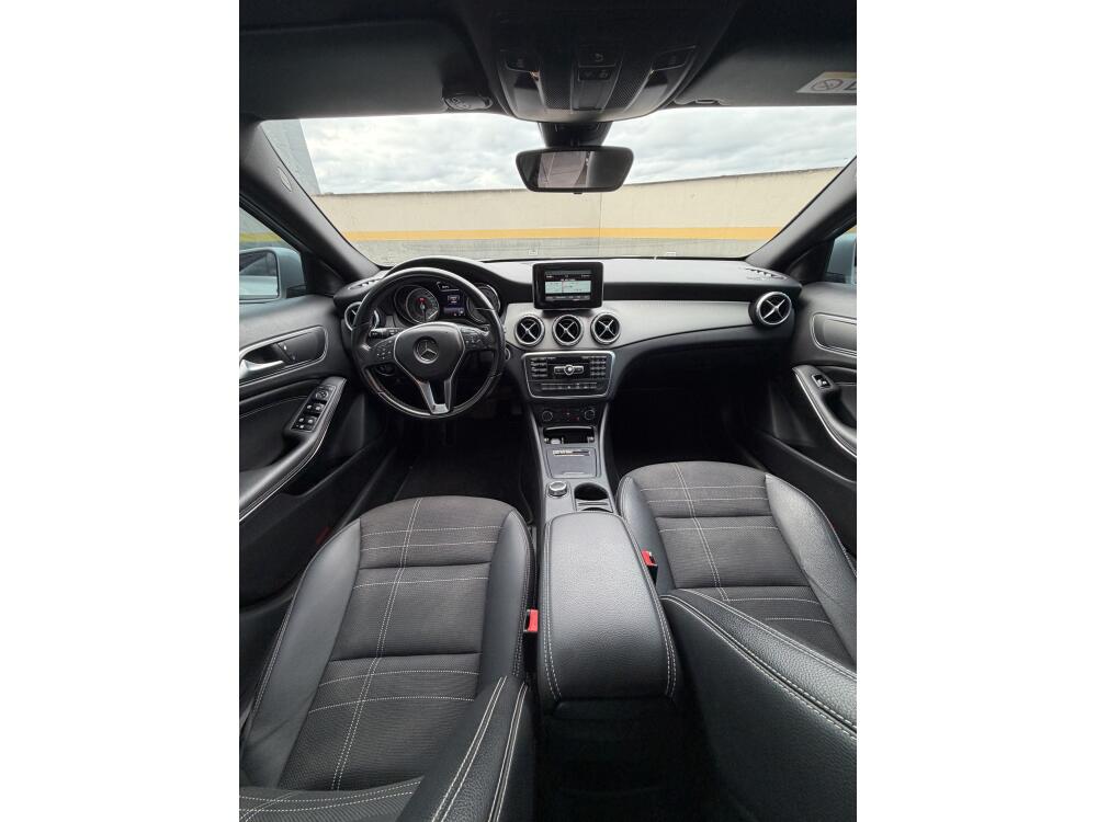 Mercedes Benz GLA 200