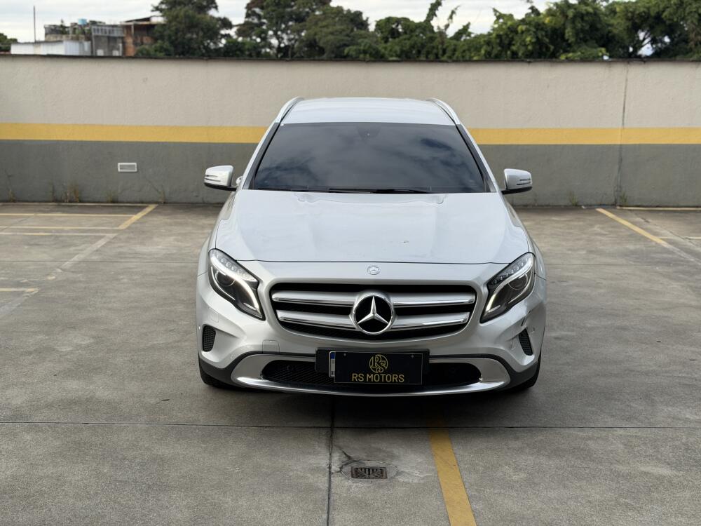 Mercedes Benz GLA 200